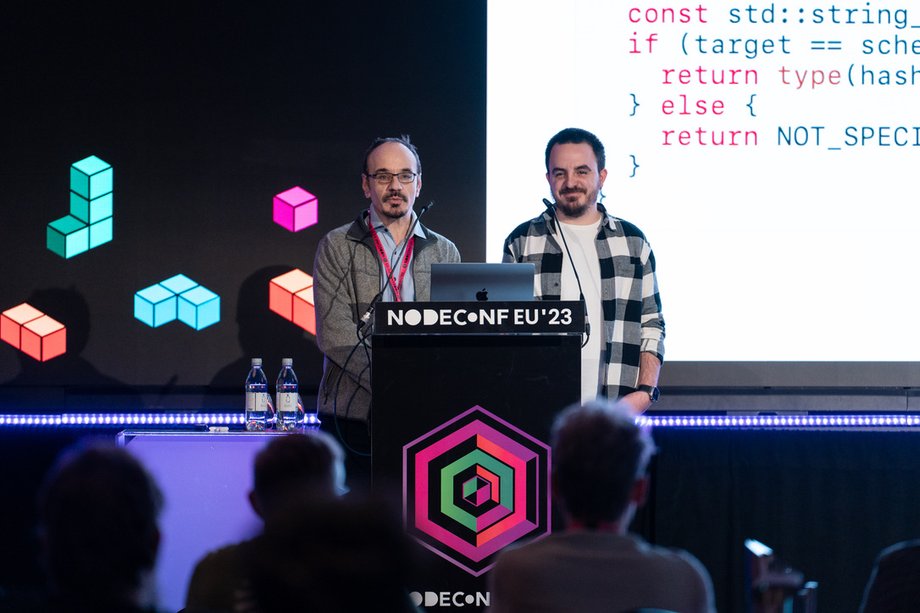 Yagiz Nizipli & Daniel Lemire giving a presentation